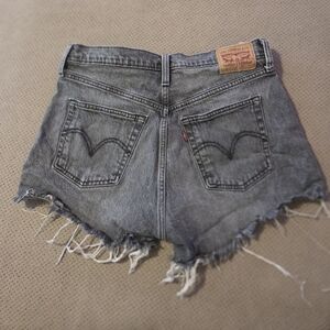 Levi Strauss & Co 501 Women's w29 gray cut off raw distressed denim jeans shorts